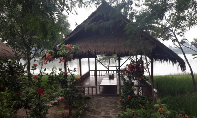 Evening Harmony at Lesehan Alam Sari: Flavors That Arrive Without Leaving Town