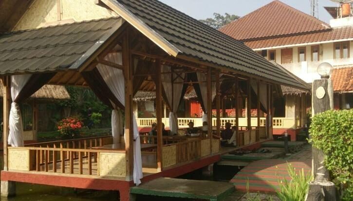 Evening Bliss at Lesehan Alam Sari: Flavors That Arrive Without Leaving Town